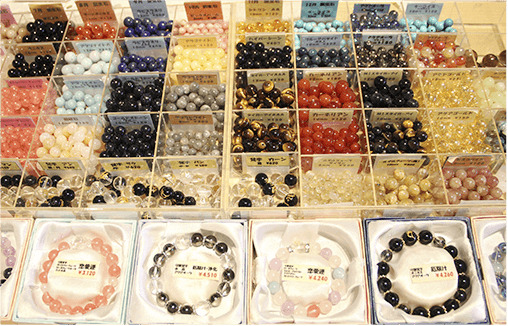 Off＊Loomでは、松島干支記念館内で守護梵字入りアクセサリーの制作、販売を行っています。